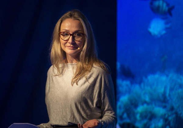 Alexandra Cousteau na conferência sobre o futuro dos oceanos